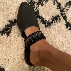 Toms Mules Women’s Size 5